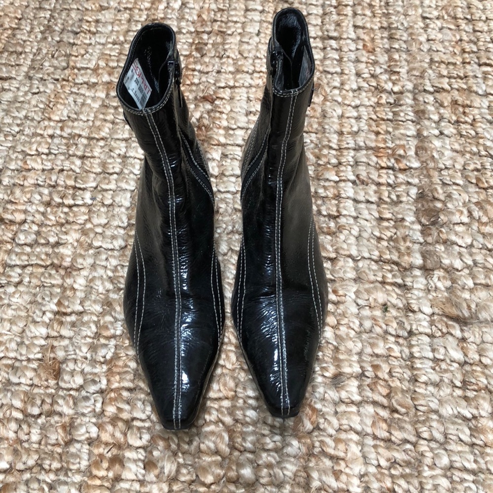 Boots. Patent black leather